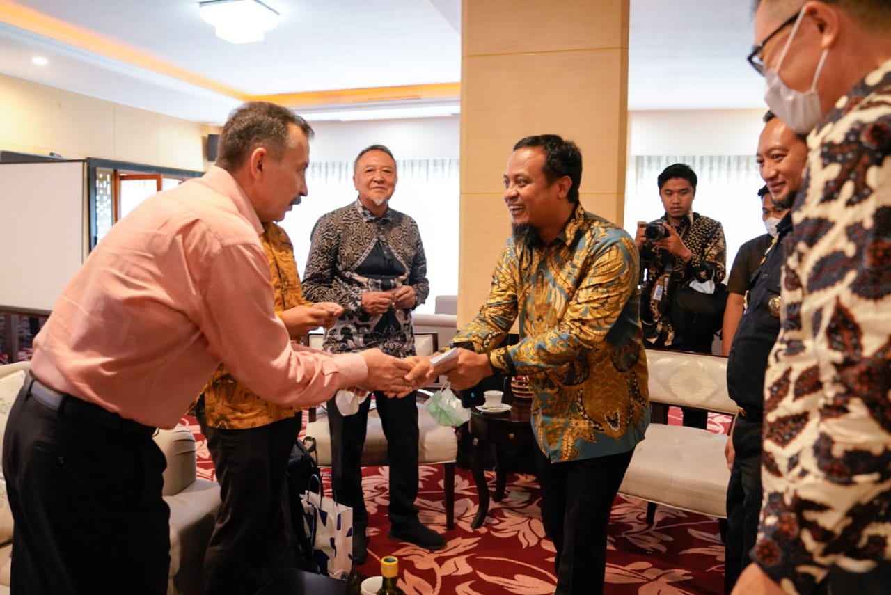 Andi Sudirman Terima Dua Investor Luar Negeri, Bahas Energi Terbarukan